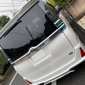 ヴォクシー ZRR80W