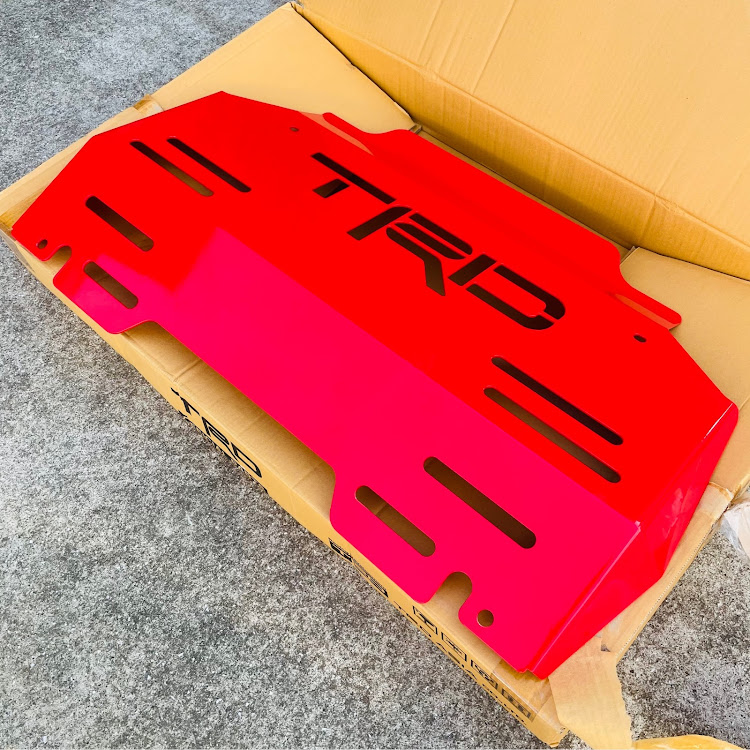 ハイラックスのTRDスキッドプレート・LEDイルミネーション・DIY・自家塗装・ラプターライナーに関するカスタム事例の投稿画像2枚目