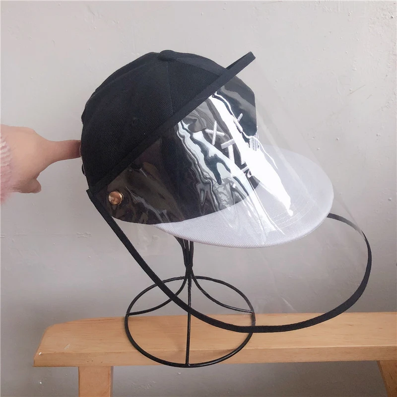 Title 7, Gorra protectora de béisbol extraíble.