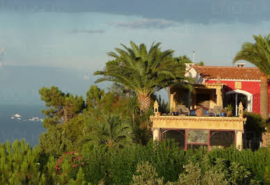 Villa avec piscine et terrasse 12