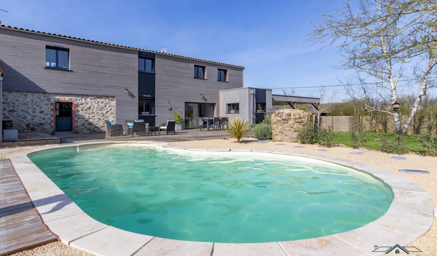 Maison avec piscine et terrasse Saint-Hilaire-de-Clisson