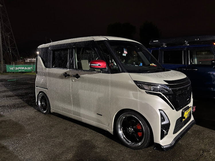 ルークスのサクラベースさん・雨の日の1枚・ホイール交換・TE37KCR・ガソスタは盛れるに関するカスタム事例の投稿画像7枚目