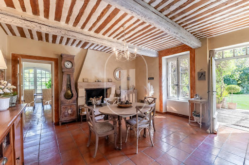 Maison avec piscine et jardin 5