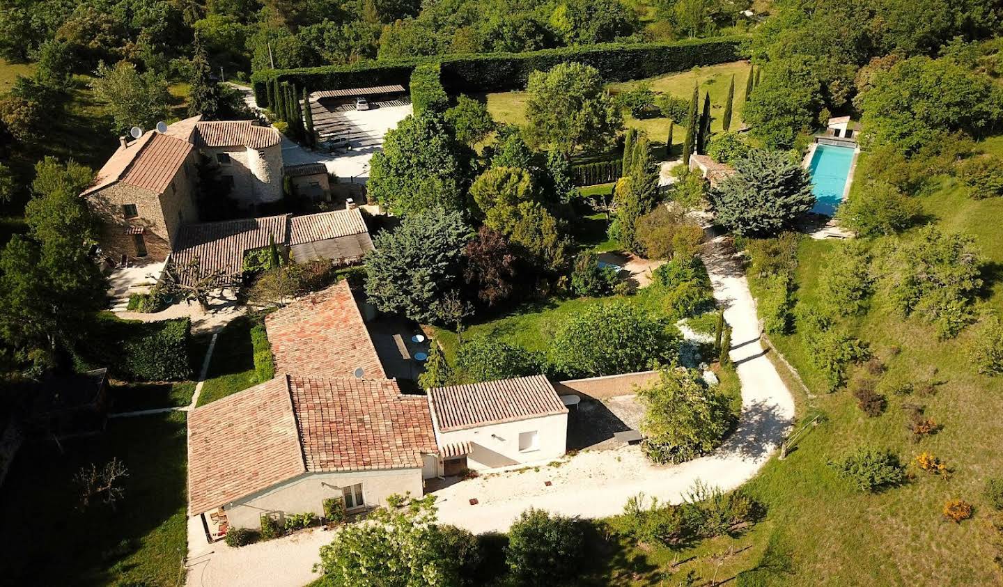 Maison avec piscine La Roque-sur-Pernes