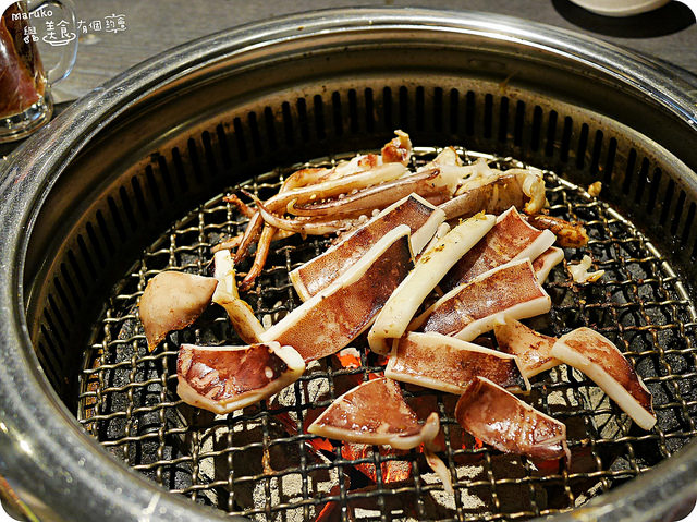 在蘆州九龍燒肉火鍋吃到飽遇見超值夜市超夯大魷魚加映士林夜市達人燒炭火燒肉抓餅
