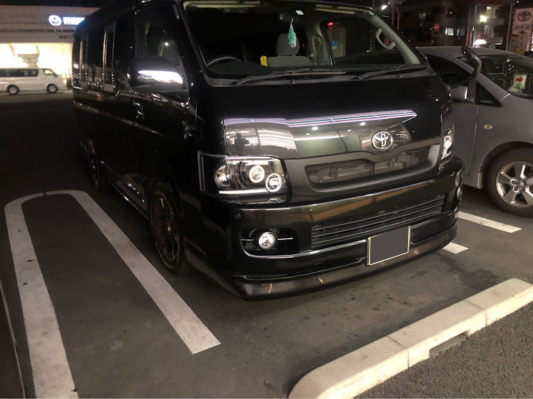 ハイエースバンのハイエースワゴン・怪しい車・イカツイ顔に関するカスタム事例の投稿画像3枚目