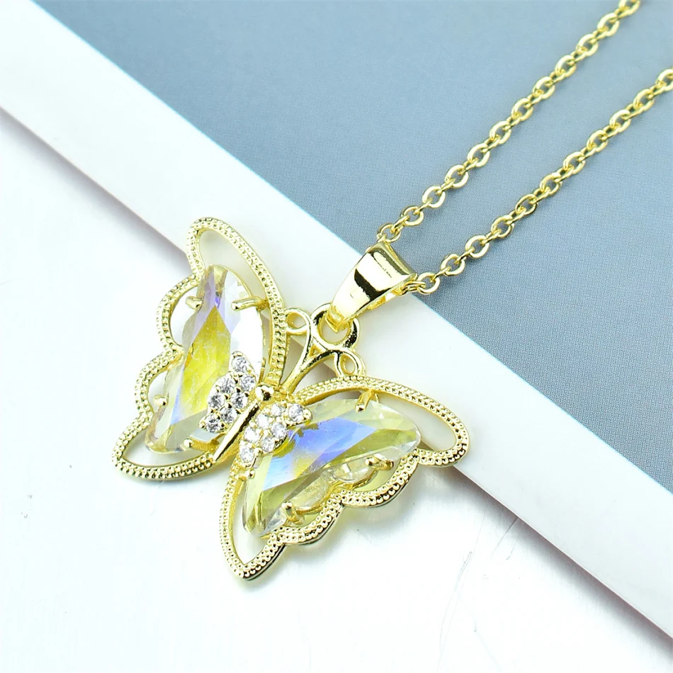 Vlinder kristal zirkoon hanger ketting, een stijlvol en sprankelend sieraad voor dames. Voeg glamour toe aan elke outfit.