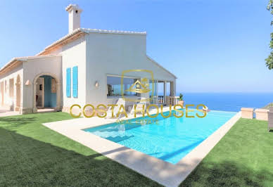 Villa with pool and terrace 8