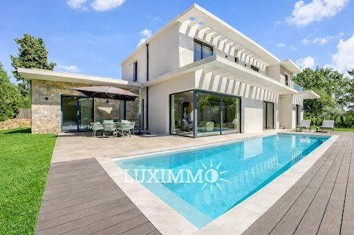 Villa with pool 1