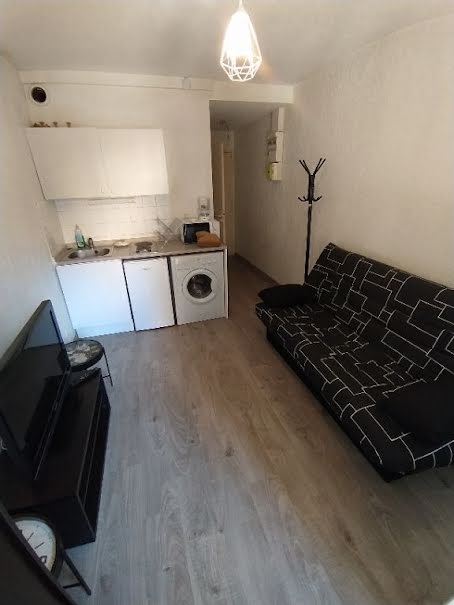 Location meublée appartement 1 pièce 17 m² à Salon-de-Provence (13300), 460 €