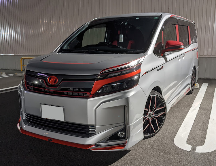 ヴォクシーのチームピンスト・No.001・Red Daemon Style・コロナが早く終息しますように・ステッカーペタペタ大好き🤭に関するカスタム事例の投稿画像3枚目