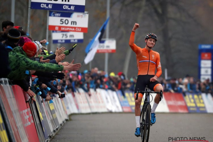 ? Zo viert grapjas Van der Poel zijn medaille