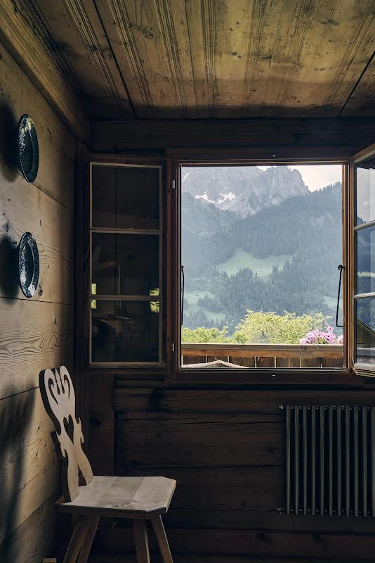 Le Club Chalet Windows with mountains