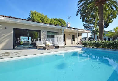 Villa with pool 4