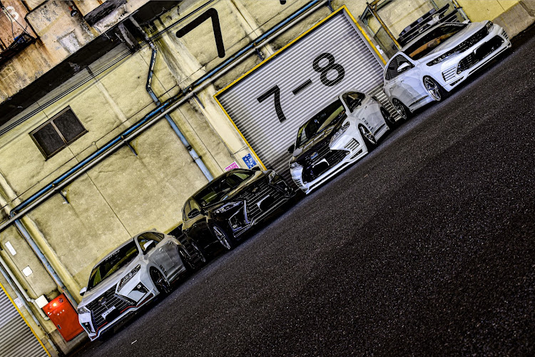 ハリアーのROJAM・VALENTI・M'z SPEEDに関するカスタム事例の投稿画像1枚目