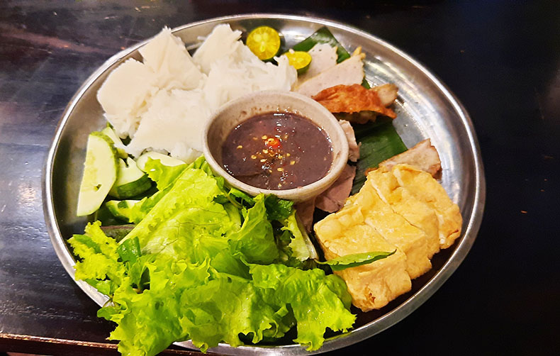 Bún đậu mắm tôm  (rice noodle with fried tofu and shrimp dipping sauce)