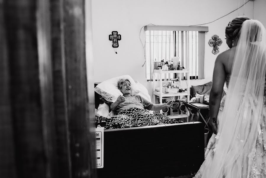 Wedding photographer Paola Gutiérrez (alexypao). Photo of 29 August 2018