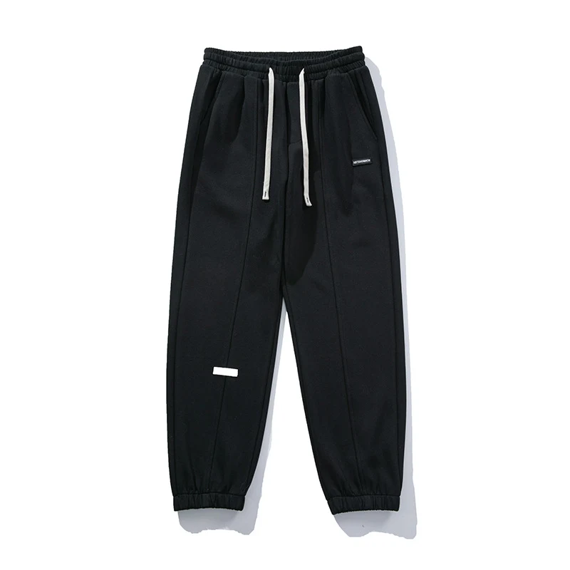 Sportieve, taps toelopende loose sweatpants voor heren, perfect voor sport en vrije tijd. Biedt comfort en bewegingsvrijheid voor actieve dagen.