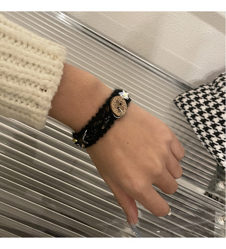 Title 10, XINGX Bow Love Button Stitching Bracelet, an en...