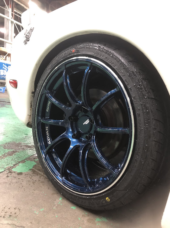 RX-7のホイール交換・右斜め前写真展に関するカスタム事例の投稿画像2枚目