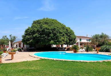 Maison avec piscine et terrasse 1