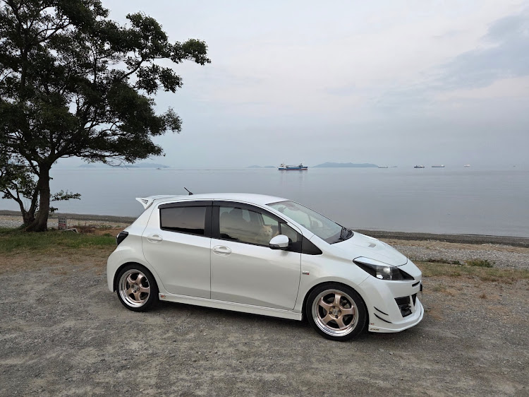 ヴィッツの岡山・朝活・早朝ぐらい涼しくあれ😆・車は常にそこそこ綺麗に！に関するカスタム事例の投稿画像6枚目