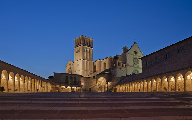 Piazza inferiore Basilica di Assisi di angart71