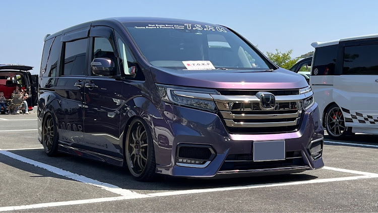 ステップワゴンのR-F.G.K.Pに関するカスタム事例の投稿画像7枚目