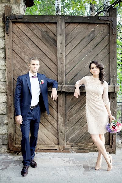 Fotógrafo de casamento Konstantin Zemskov (zemskovkv). Foto de 13 de setembro 2016