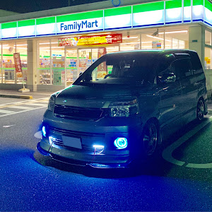 ヴォクシー AZR60G