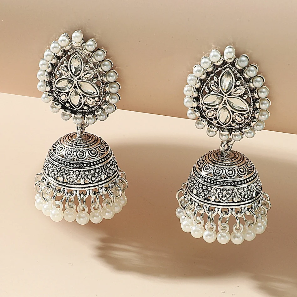 Waterdruppel oorbellen met parel en strass steentjes. Stralende elegantie. Ideaal voor een vleugje glamour bij speciale gelegenheden.