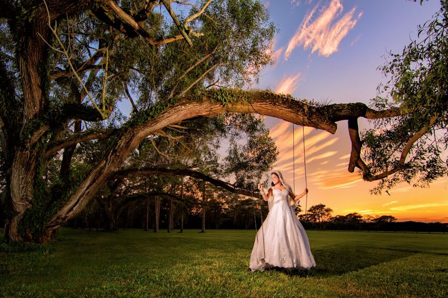 Fotografo di matrimoni Adam Opris (adamopris). Foto del 10 marzo 2020