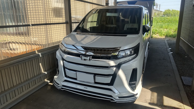 ノアのスポイラー加工・動かない車😅に関するカスタム事例の投稿画像2枚目
