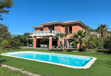 Villa with pool 2