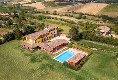 Corps de ferme avec jardin et piscine 1