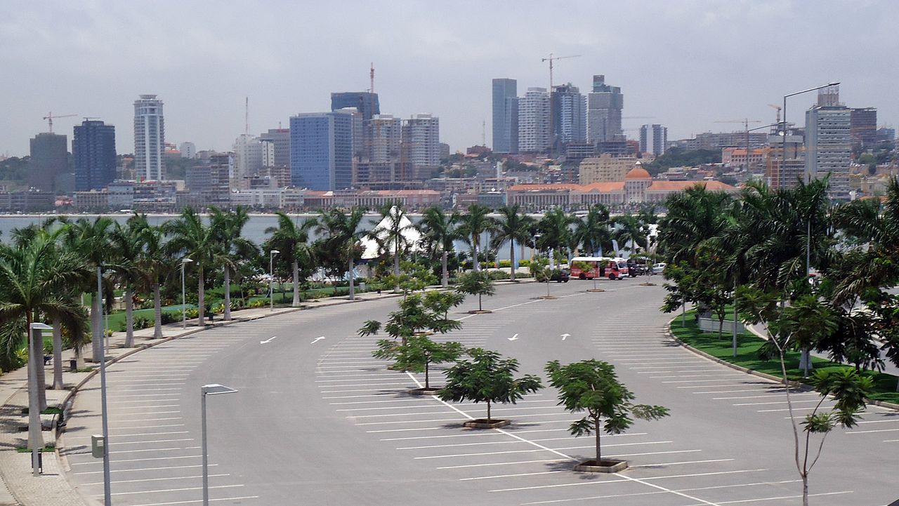 Marginal_Avenida_4_de_Fevreiro_Luanda_March_2013_(cropped).JPG