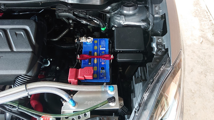 スイフトスポーツのアドパワー(AdPower)・洗車・バッテリー上がり・バッテリー交換に関するカスタム事例の投稿画像3枚目