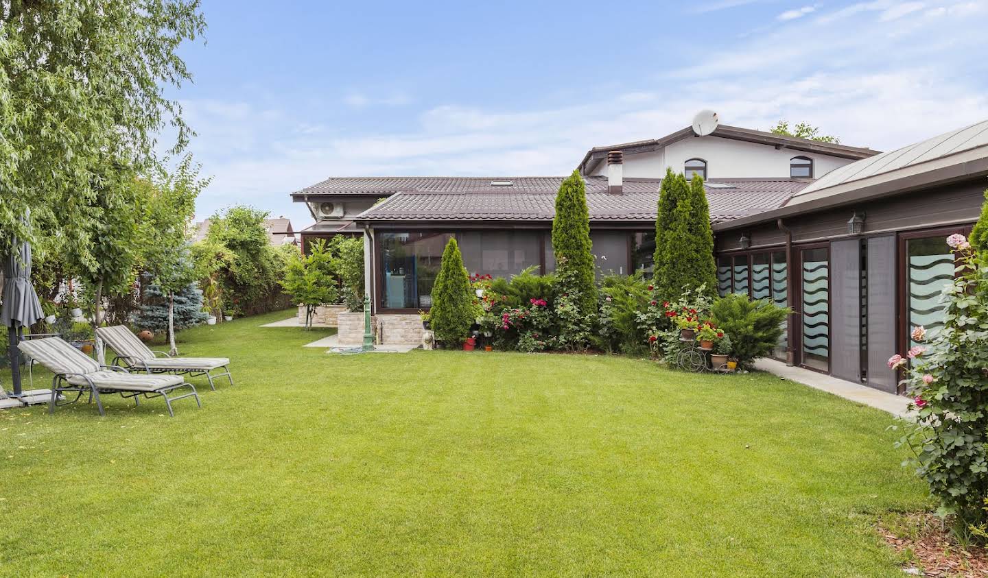 Maison avec jardin et terrasse Voluntari