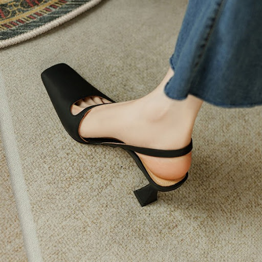 Title 10, Womens Toe-covered Rear Empty Cross Buckle Str...