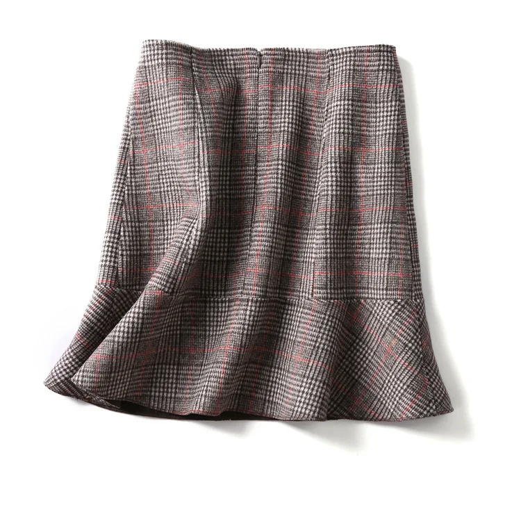 Dwustronna wełniana spódnica z wzorem liścia lotosu. Zapewnia ciepło i styl. Idealna na zimę, dodaje elegancji i komfortu do Twojej garderoby.