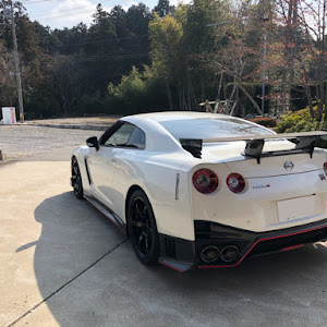 NISSAN GT-R