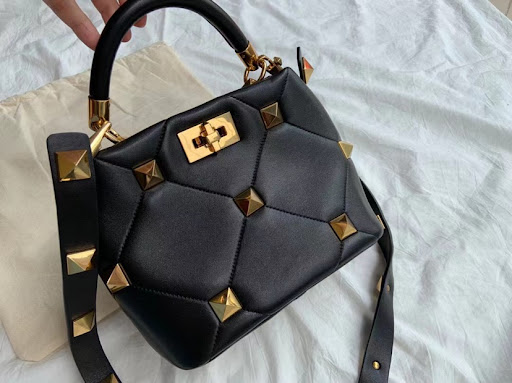Title 1, Womens Bag New High-end Personality Rivet Bag