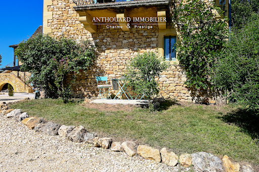 Property with pool and garden 4