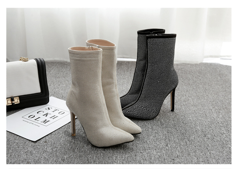 Bottines femme à talons hauts pointues et strass pour automne et hiver. Chaussures femme scintillantes, parfaites pour un style sophistiqué.