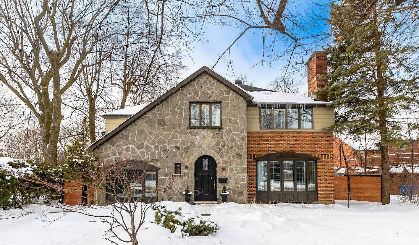 House with garden and terrace Mount Royal