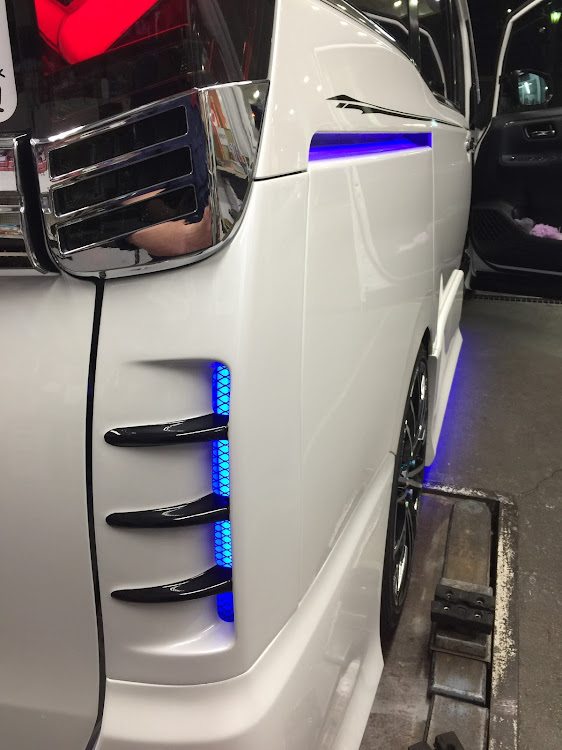 ヴォクシーの令和初いじり・シルクブレイズ・RGB・DIY・ヴォクシー前期 煌に関するカスタム事例の投稿画像3枚目