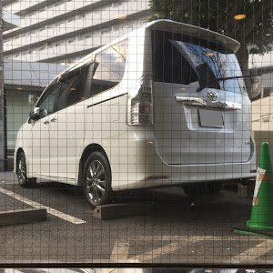 ヴォクシー ZRR75W