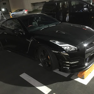 NISSAN GT-R