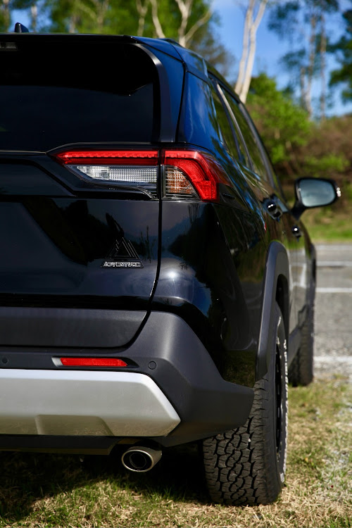 RAV4のグレードエンブレム見てみたいに関するカスタム事例の投稿画像1枚目