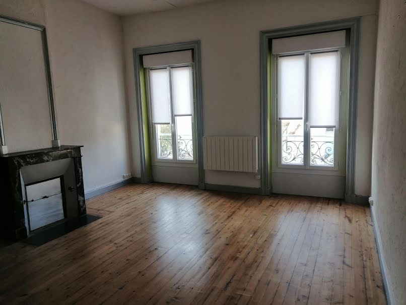 Location  appartement 2 pièces 77 m² à Thenac (17460), 660 €